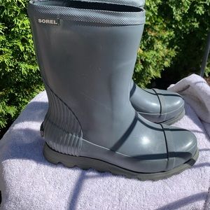 Sorel Joan short gloss grey rain boots women’s size 7